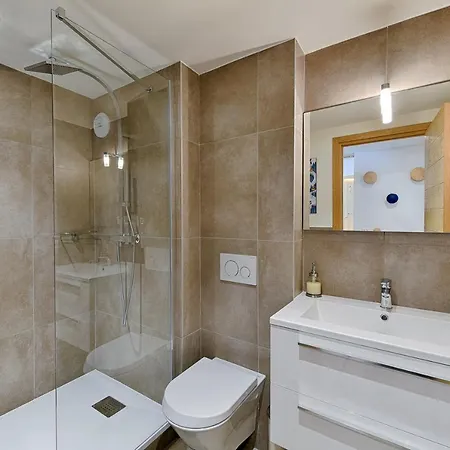 Thedrus Luxury Apt, Swimming Pool, &