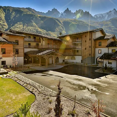 Thedrus Luxury Apt, Swimming Pool, & Lejlighed *
